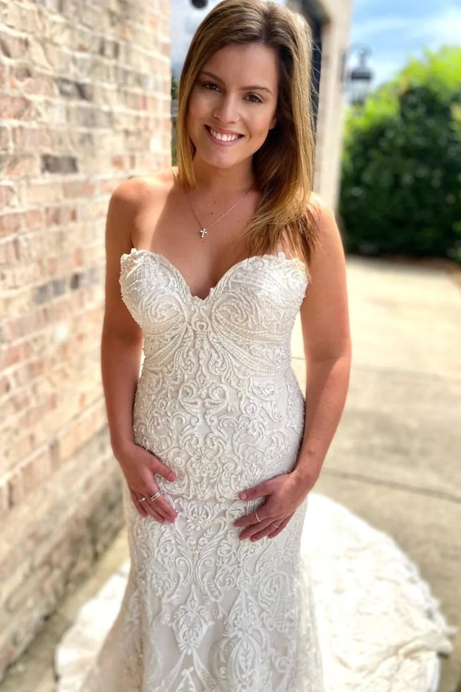 Vestido de novia de sirena con escote corazón y bordado